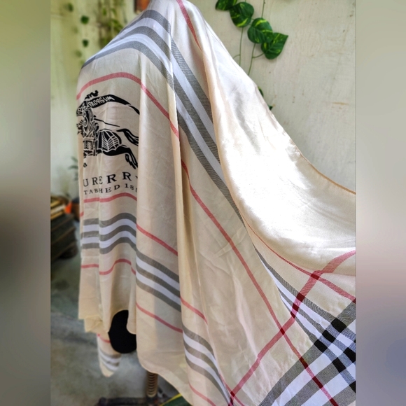 Burberry Scarf With Horse Logo- Preloved - Picture 5 of 11